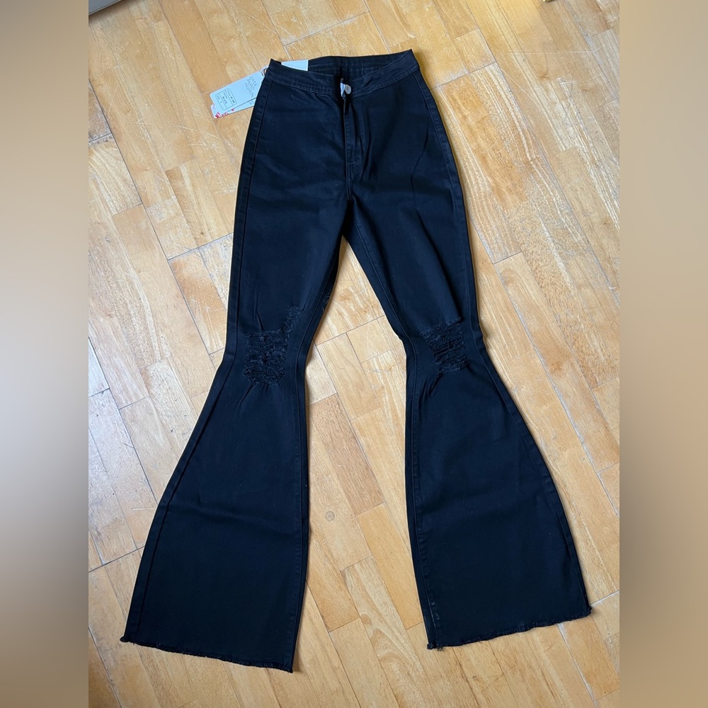 Lover Brand Fashion Black Flared Jeans with Distressed Knees